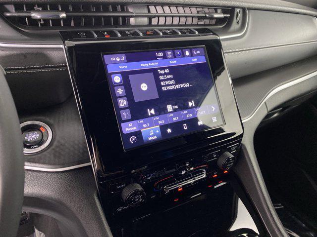 Photo of 2024 Diamond Black Crystal Pearlcoat Jeep Grand Cherokee L