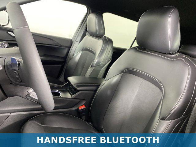 Photo of 2024 Diamond Black Crystal Pearlcoat Jeep Grand Cherokee L