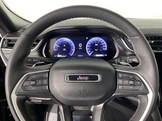 Photo of 2024 Diamond Black Crystal Pearlcoat Jeep Grand Cherokee L