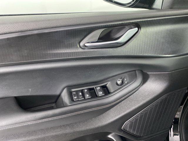 Photo of 2024 Diamond Black Crystal Pearlcoat Jeep Grand Cherokee L
