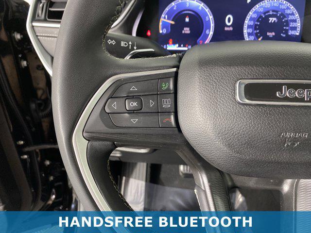 Photo of 2024 Diamond Black Crystal Pearlcoat Jeep Grand Cherokee L