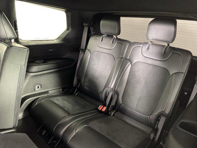 Photo of 2024 Diamond Black Crystal Pearlcoat Jeep Grand Cherokee L