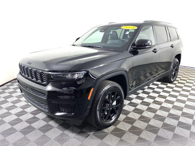 Photo of 2024 Diamond Black Crystal Pearlcoat Jeep Grand Cherokee L