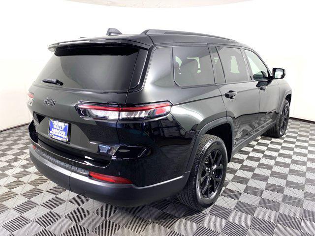 Photo of 2024 Diamond Black Crystal Pearlcoat Jeep Grand Cherokee L