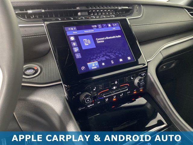 Photo of 2024 Diamond Black Crystal Pearlcoat Jeep Grand Cherokee L