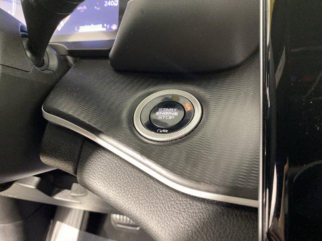 Photo of 2024 Diamond Black Crystal Pearlcoat Jeep Grand Cherokee L