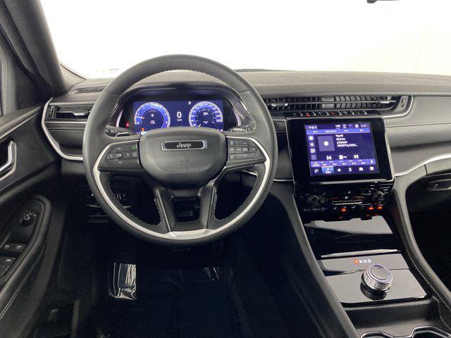 Photo of 2024 Diamond Black Crystal Pearlcoat Jeep Grand Cherokee L