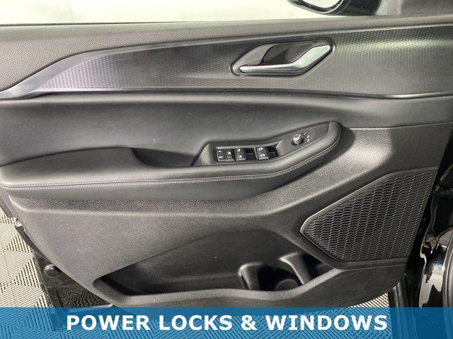 Photo of 2024 Diamond Black Crystal Pearlcoat Jeep Grand Cherokee L