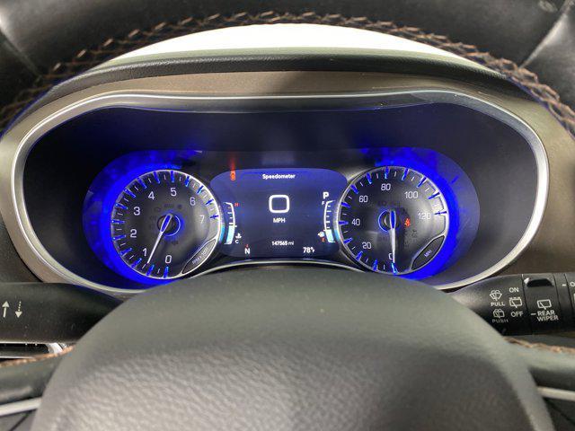 Photo of 2017 Bright White Clearcoat Chrysler Pacifica