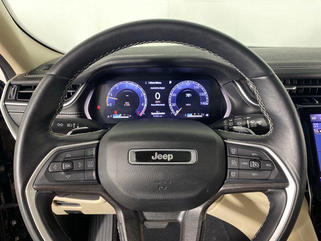 Photo of 2022 Diamond Black Crystal Pearlcoat Jeep Grand Cherokee