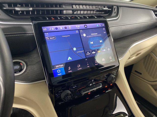 Photo of 2022 Diamond Black Crystal Pearlcoat Jeep Grand Cherokee