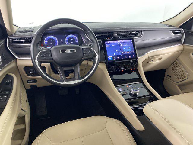 Photo of 2022 Diamond Black Crystal Pearlcoat Jeep Grand Cherokee
