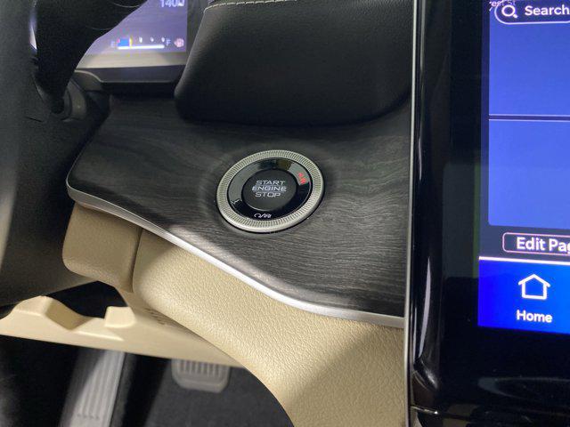 Photo of 2022 Diamond Black Crystal Pearlcoat Jeep Grand Cherokee