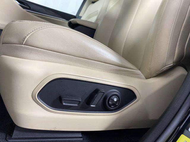 Photo of 2022 Diamond Black Crystal Pearlcoat Jeep Grand Cherokee