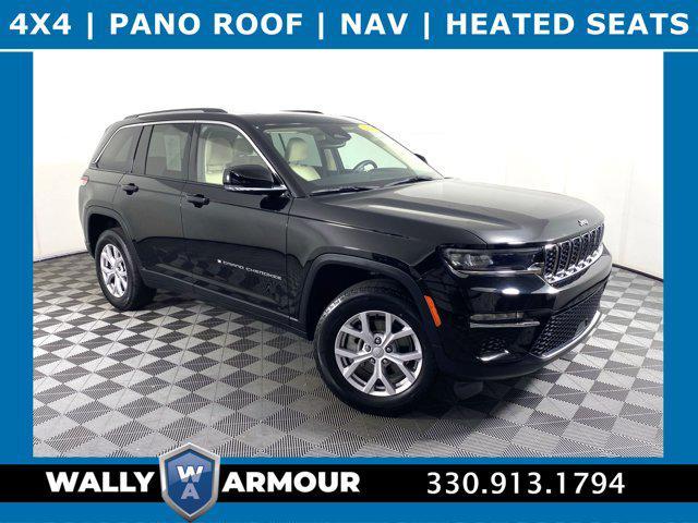 Photo of 2022 Diamond Black Crystal Pearlcoat Jeep Grand Cherokee