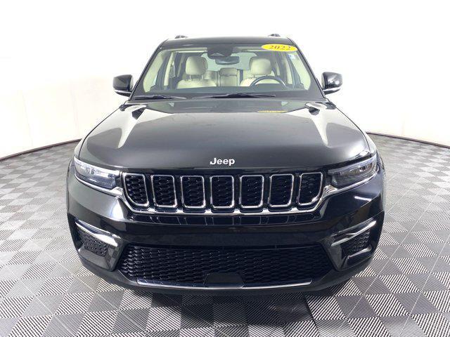 Photo of 2022 Diamond Black Crystal Pearlcoat Jeep Grand Cherokee