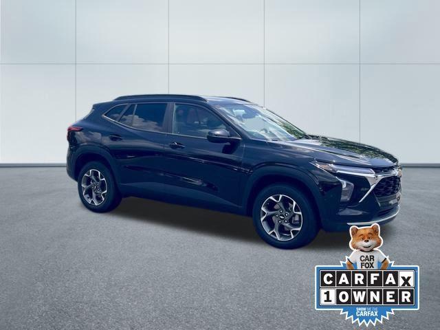 Photo of 2024 Mosaic Black Metallic Chevrolet Trax