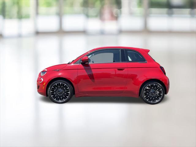 Photo of 2024 Red by (Red) FIAT 500e