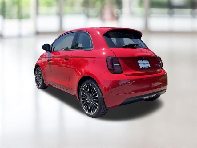 Photo of 2024 Red by (Red) FIAT 500e
