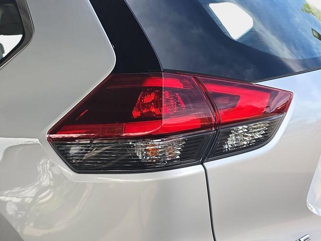 Photo of 2018 Brilliant Silver Nissan Rogue