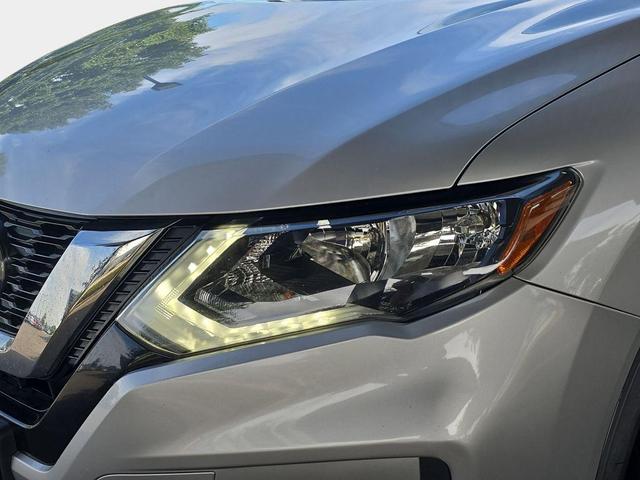 Photo of 2018 Brilliant Silver Nissan Rogue
