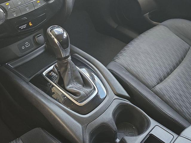 Photo of 2018 Brilliant Silver Nissan Rogue