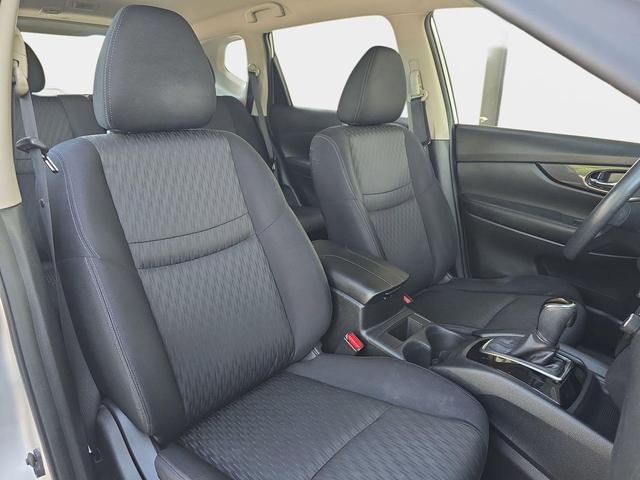 Photo of 2018 Brilliant Silver Nissan Rogue