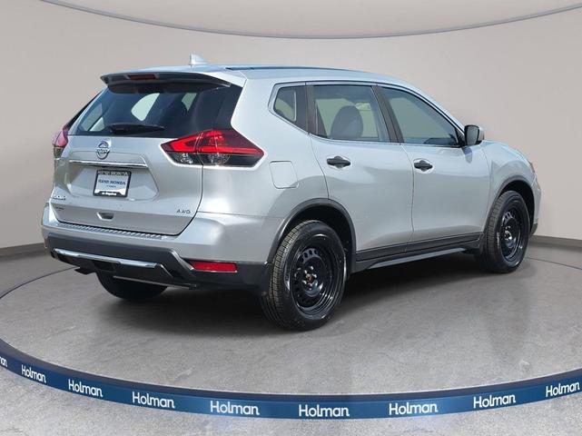 Photo of 2018 Brilliant Silver Nissan Rogue
