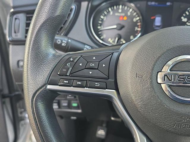 Photo of 2018 Brilliant Silver Nissan Rogue