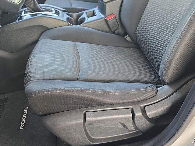 Photo of 2018 Brilliant Silver Nissan Rogue