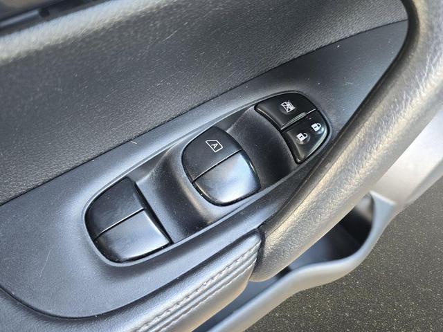 Photo of 2018 Brilliant Silver Nissan Rogue