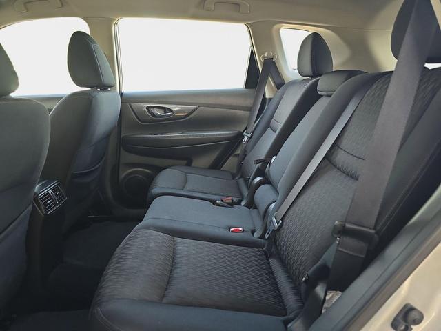 Photo of 2018 Brilliant Silver Nissan Rogue