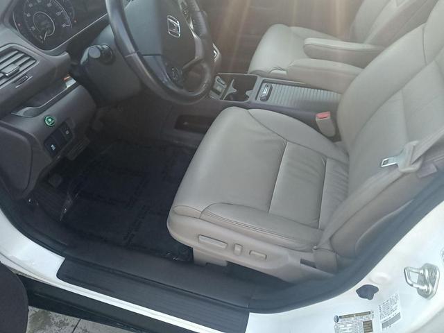 Photo of 2014 White Diamond Pearl Honda CR-V