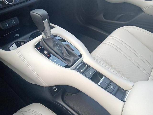 Photo of 2026 Platinum White Pearl Honda HR-V