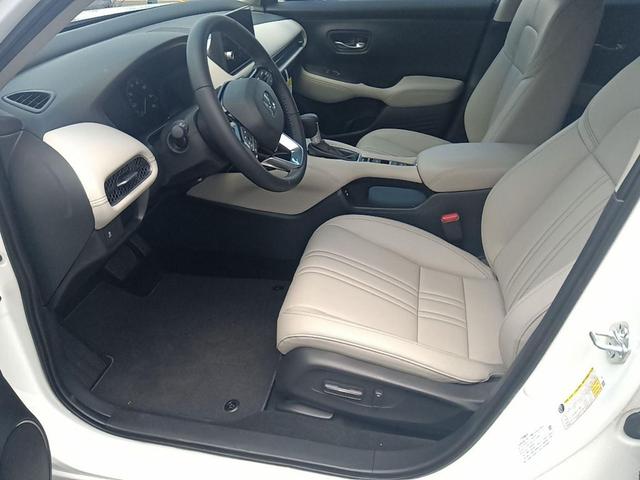 Photo of 2026 Platinum White Pearl Honda HR-V