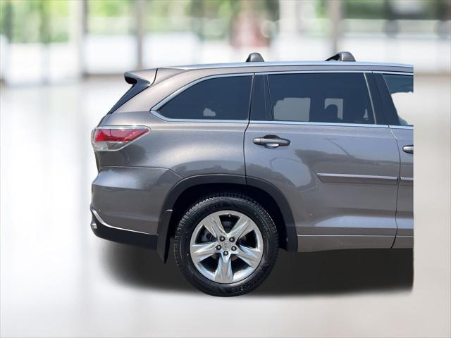 Photo of 2015 Predawn Gray Mica Toyota Highlander