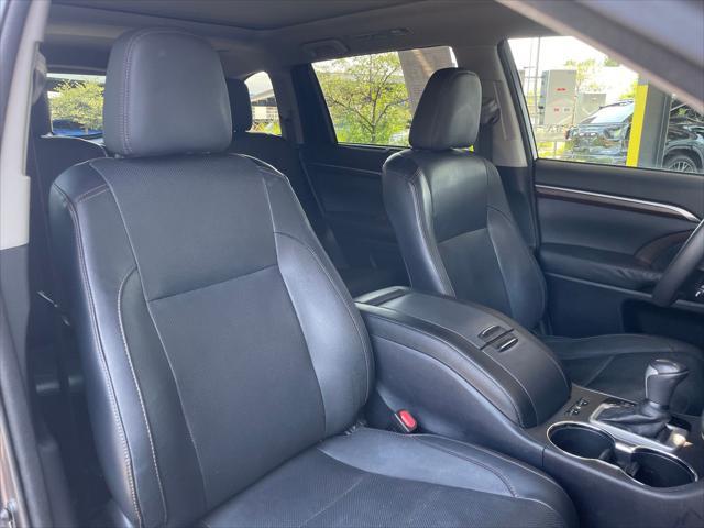 Photo of 2015 Predawn Gray Mica Toyota Highlander