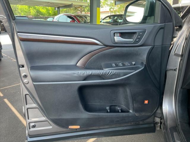 Photo of 2015 Predawn Gray Mica Toyota Highlander