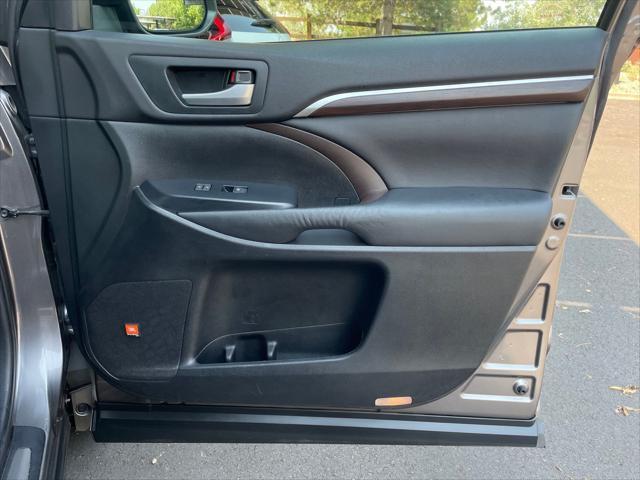 Photo of 2015 Predawn Gray Mica Toyota Highlander