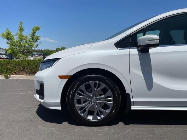 Photo of 2025 Platinum White Pearl Honda Odyssey