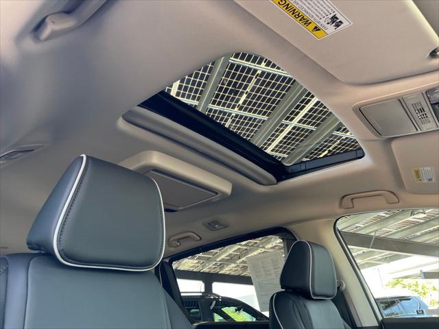 Photo of 2025 Platinum White Pearl Honda Odyssey