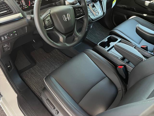 Photo of 2025 Platinum White Pearl Honda Odyssey