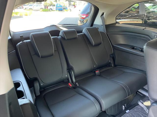 Photo of 2025 Platinum White Pearl Honda Odyssey