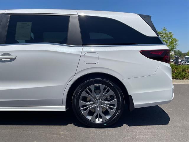 Photo of 2025 Platinum White Pearl Honda Odyssey