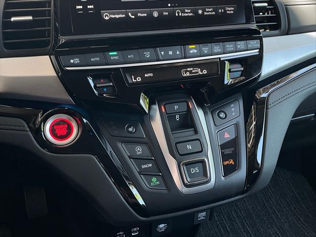 Photo of 2025 Platinum White Pearl Honda Odyssey