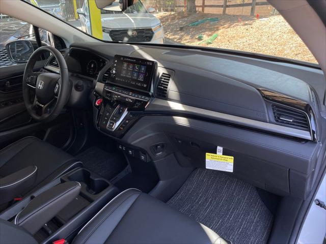 Photo of 2025 Platinum White Pearl Honda Odyssey