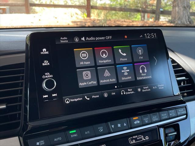 Photo of 2025 Platinum White Pearl Honda Odyssey