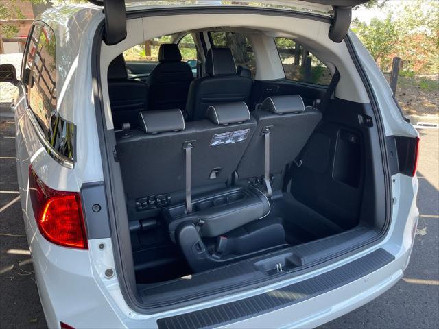Photo of 2025 Platinum White Pearl Honda Odyssey