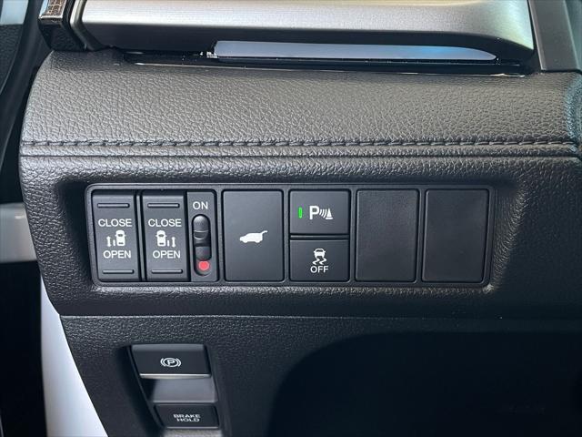 Photo of 2025 Platinum White Pearl Honda Odyssey
