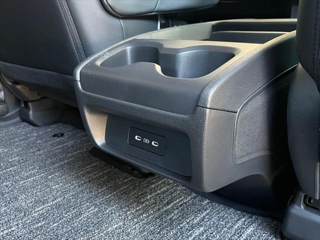 Photo of 2025 Platinum White Pearl Honda Odyssey